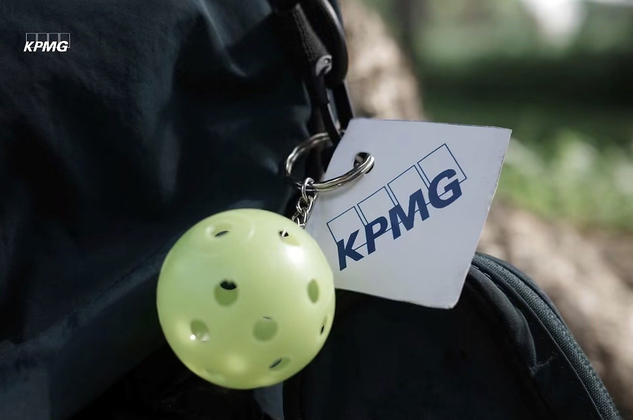 KPMG premium slide 3